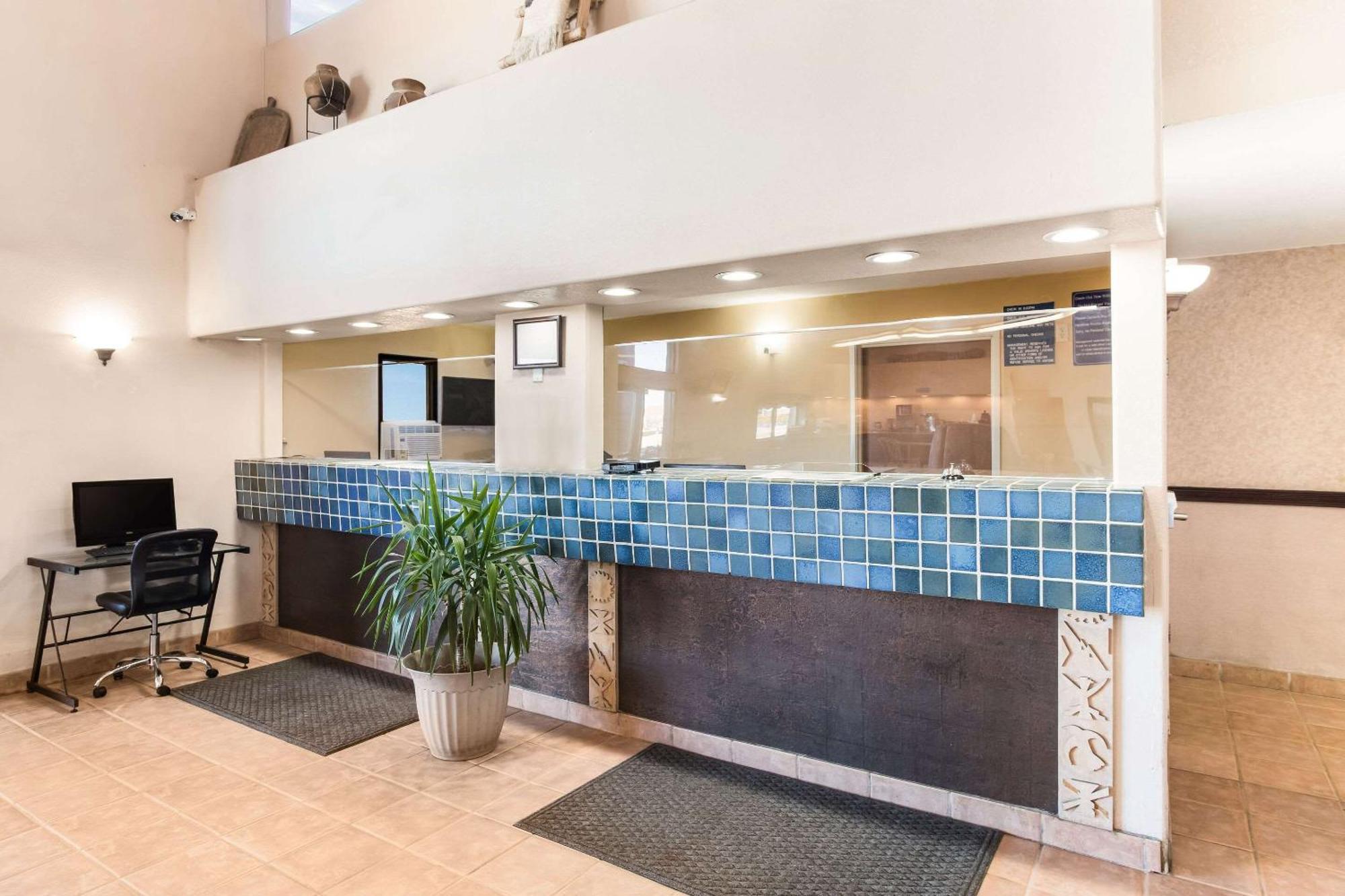 Rodeway Inn Gallup Bagian luar foto
