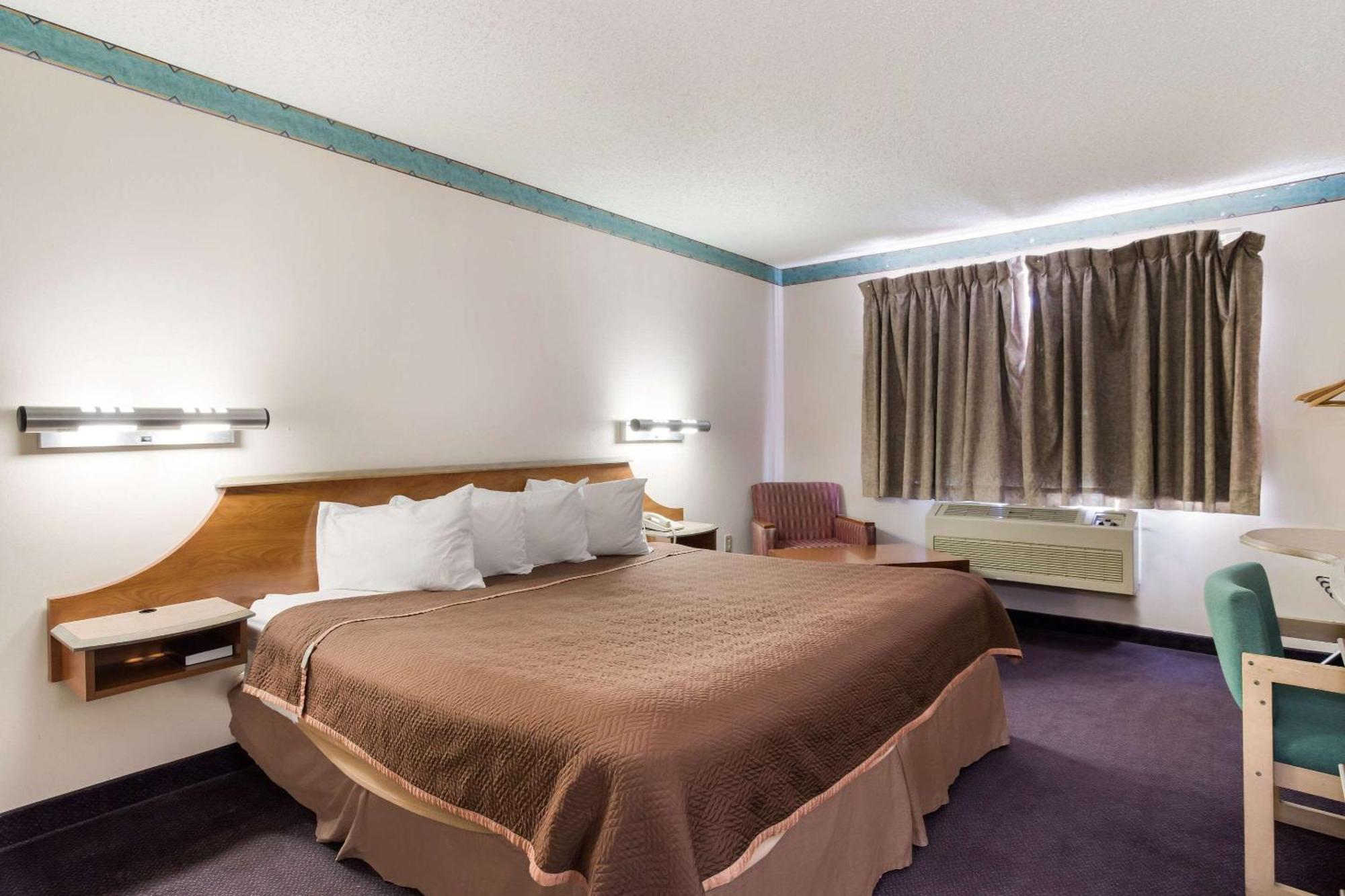 Rodeway Inn Gallup Bagian luar foto