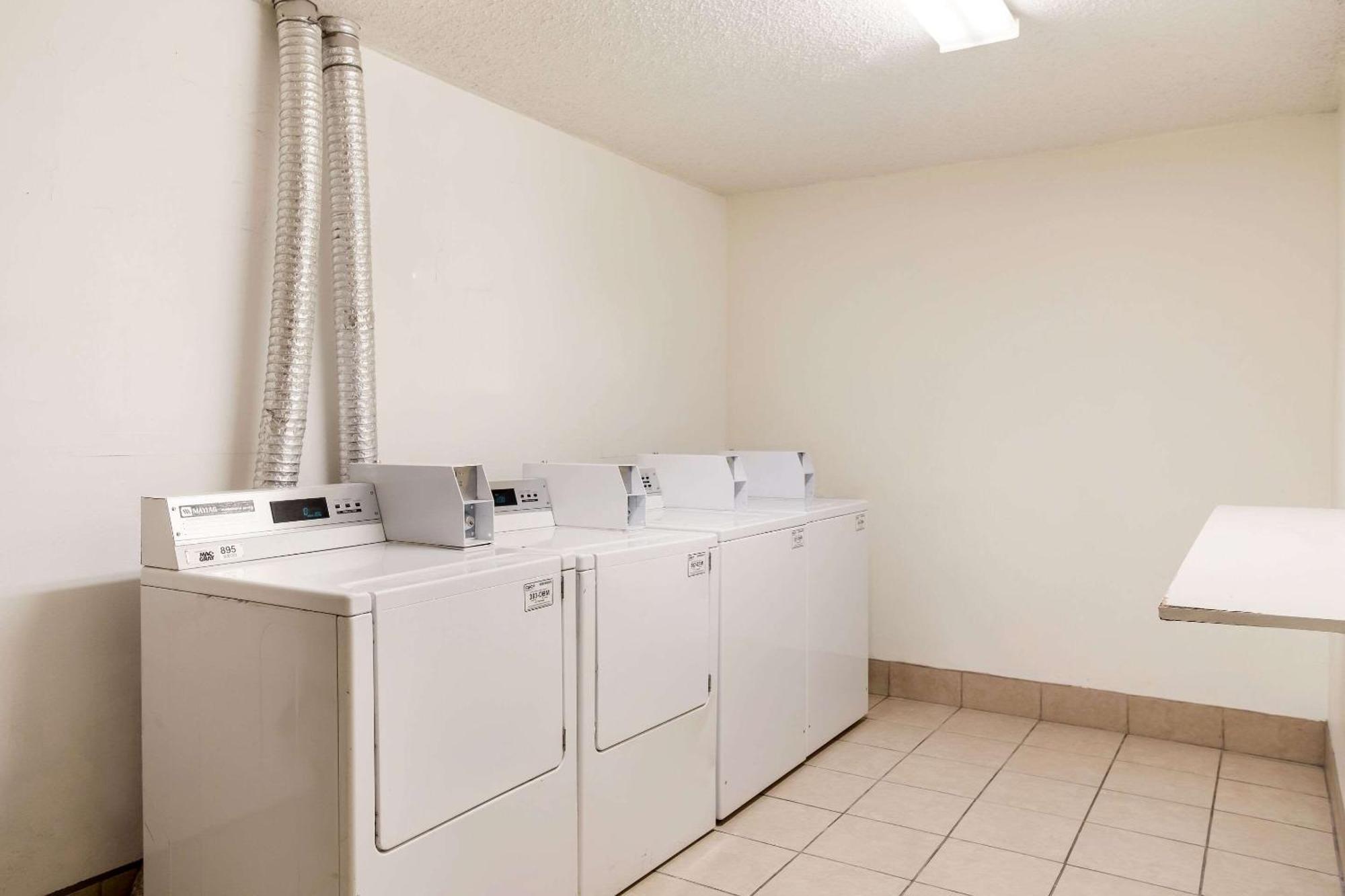Rodeway Inn Gallup Bagian luar foto