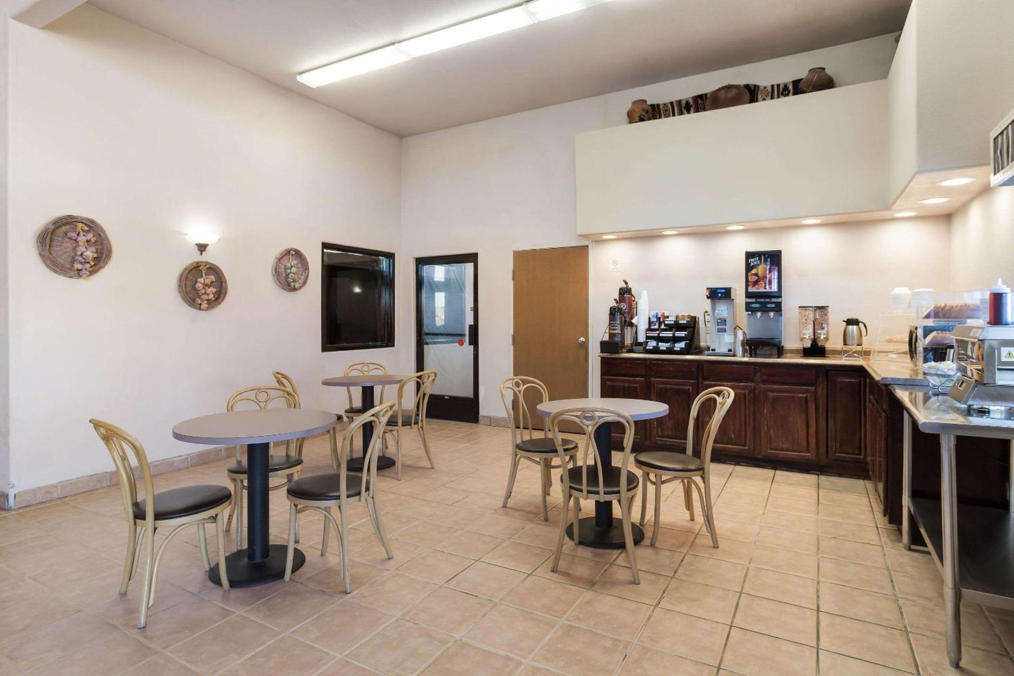 Rodeway Inn Gallup Bagian luar foto